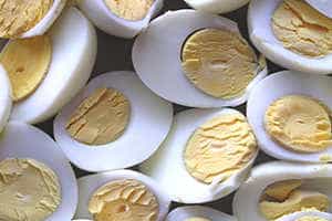 Kalorienanzahl in einem hargekocthen Ei