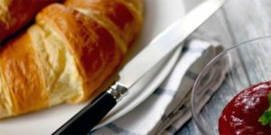 Croissant Kalorien und Nährwerte in österreichischen Kipfel oder Kipferl bezeichnet.